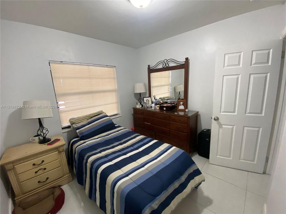 For Rent: $3,900 (3 beds, 2 baths, 1927 Square Feet)