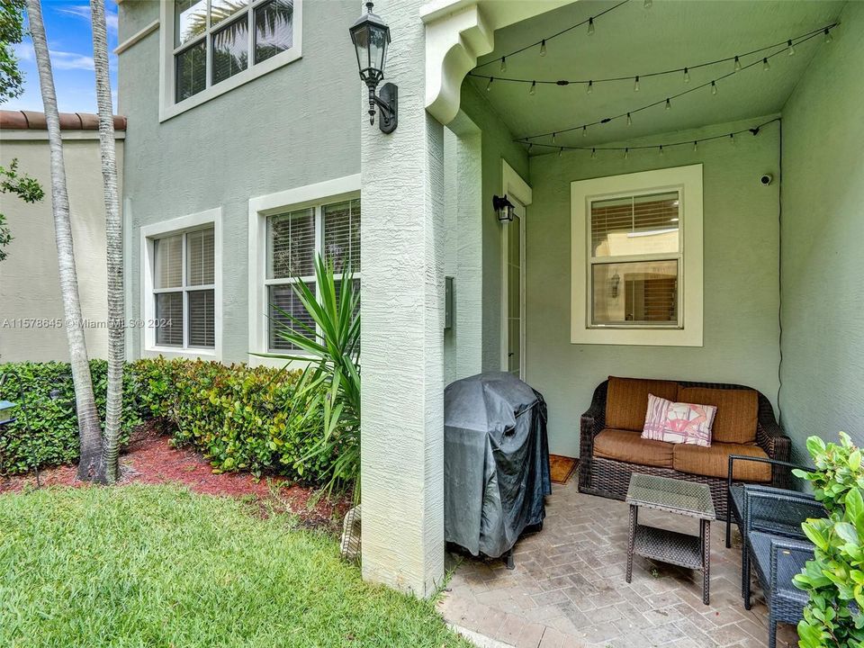 Active With Contract: $575,000 (3 beds, 2 baths, 1886 Square Feet)