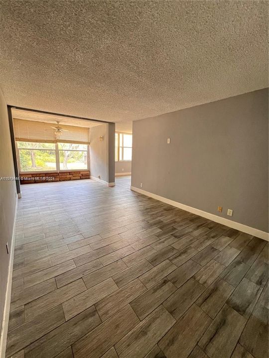 For Rent: $2,150 (2 beds, 2 baths, 965 Square Feet)