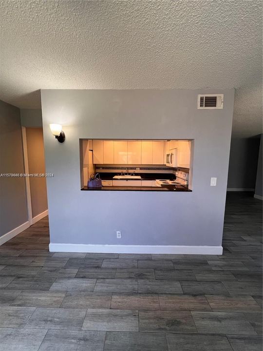 For Rent: $2,150 (2 beds, 2 baths, 965 Square Feet)