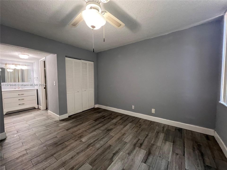 For Rent: $2,150 (2 beds, 2 baths, 965 Square Feet)