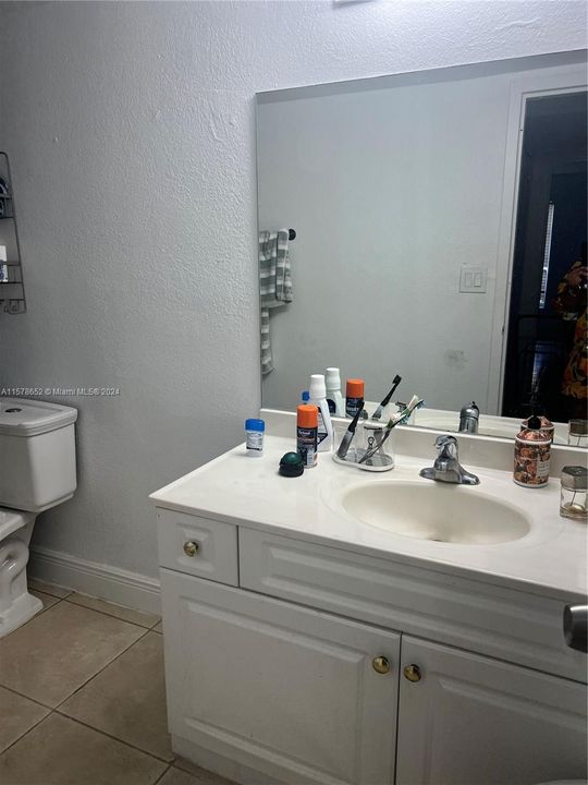 For Sale: $279,000 (1 beds, 1 baths, 810 Square Feet)
