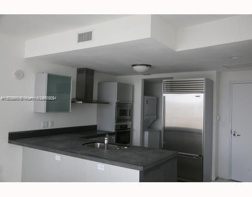 For Rent: $4,200 (1 beds, 1 baths, 881 Square Feet)
