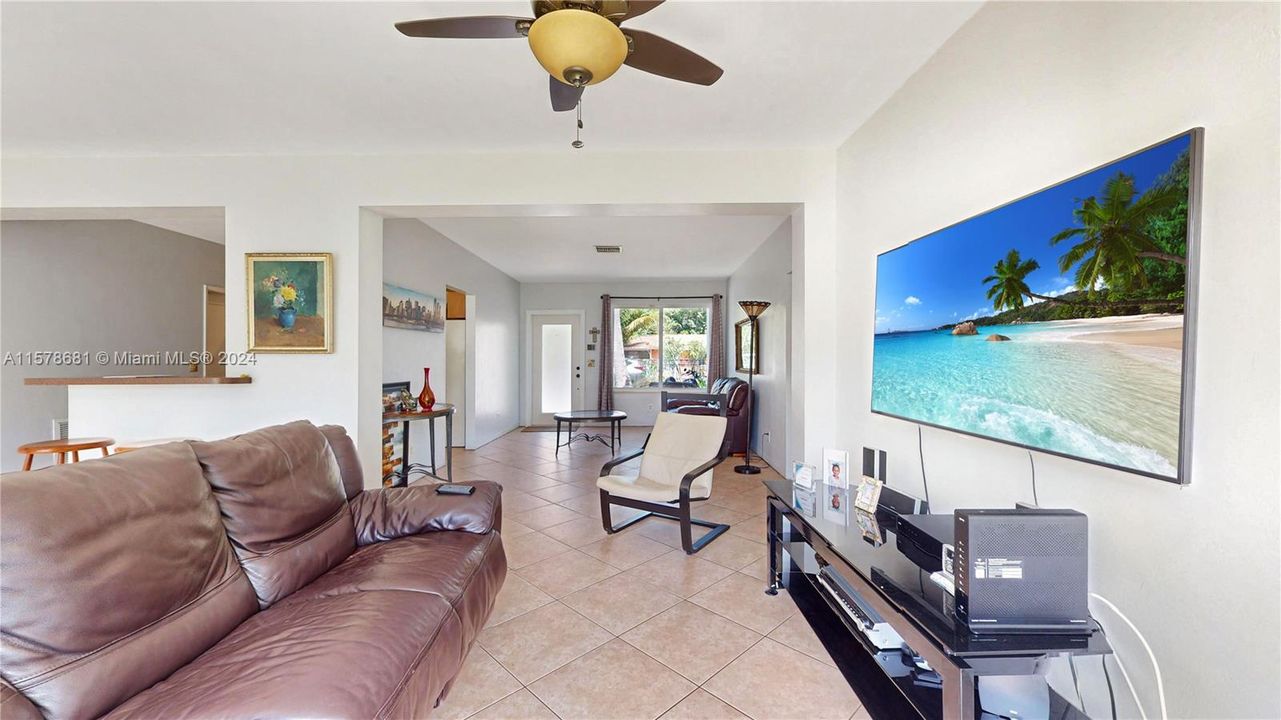 For Sale: $675,000 (3 beds, 2 baths, 1384 Square Feet)