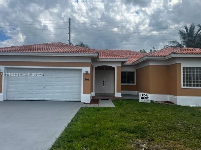 For Rent: $3,000 (3 beds, 2 baths, 1740 Square Feet)