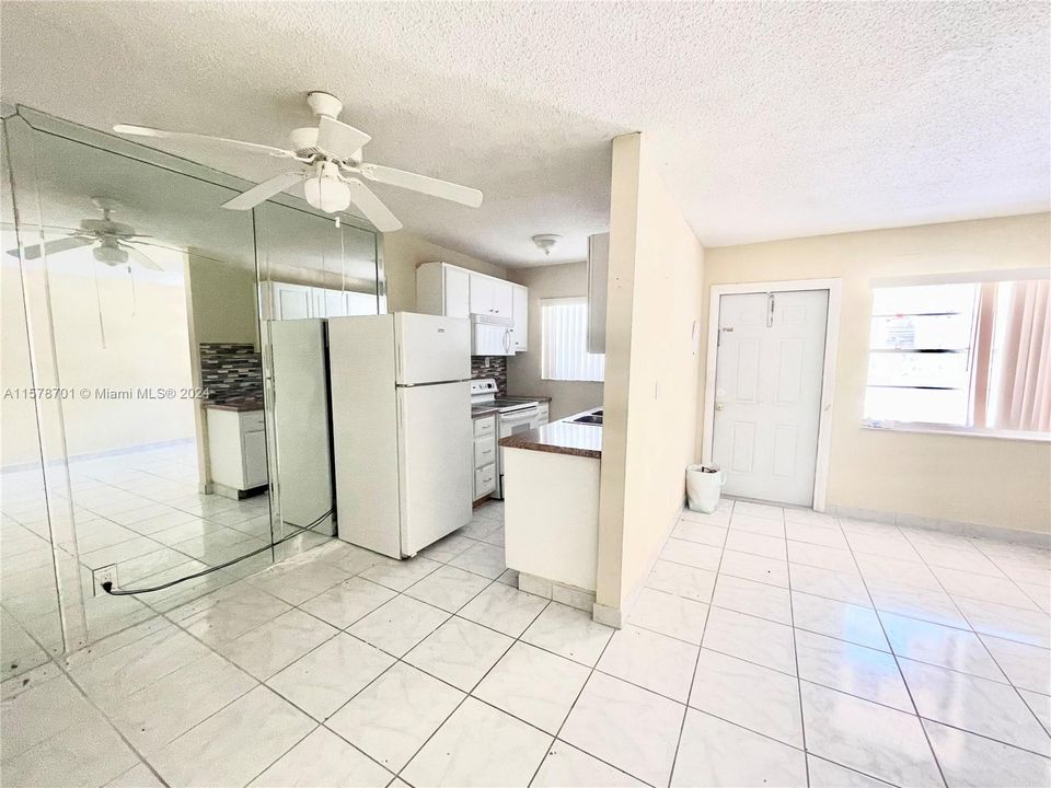 For Sale: $138,000 (1 beds, 1 baths, 510 Square Feet)
