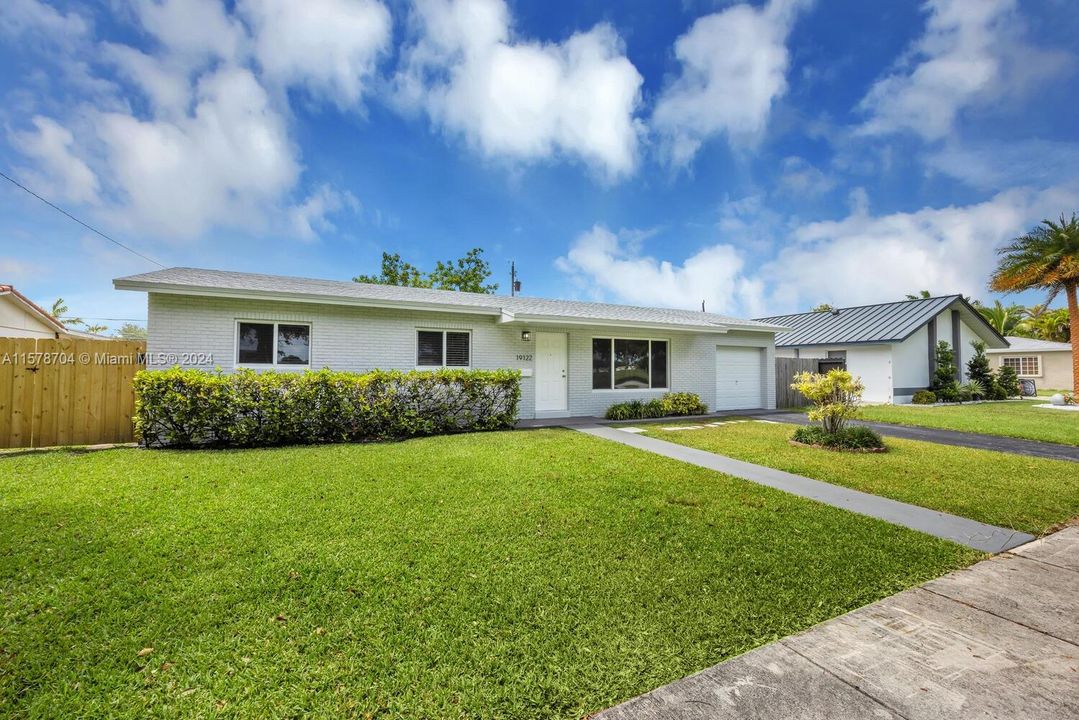 Recently Rented: $3,350 (3 beds, 2 baths, 1100 Square Feet)