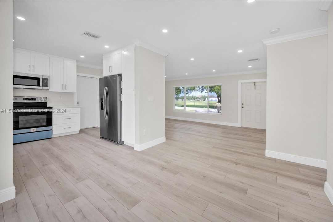 Recently Rented: $3,350 (3 beds, 2 baths, 1100 Square Feet)