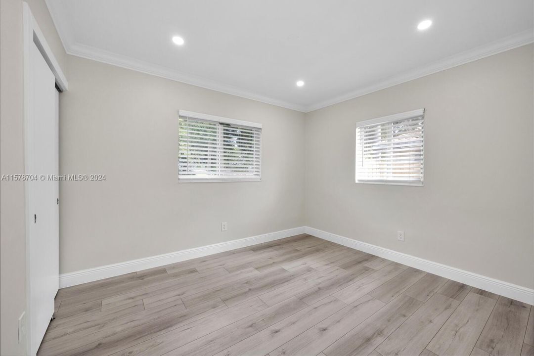 Recently Rented: $3,350 (3 beds, 2 baths, 1100 Square Feet)