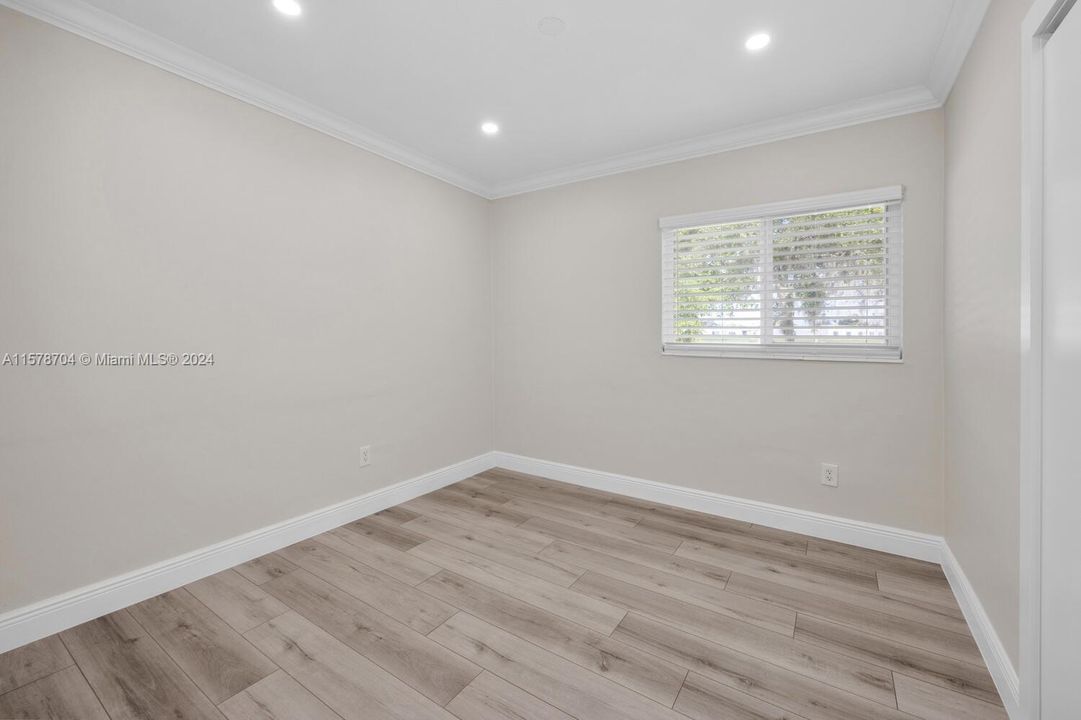 Recently Rented: $3,350 (3 beds, 2 baths, 1100 Square Feet)