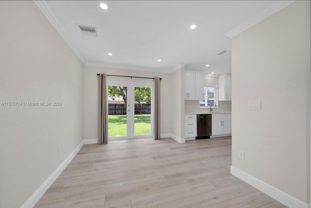 Recently Rented: $3,350 (3 beds, 2 baths, 1100 Square Feet)