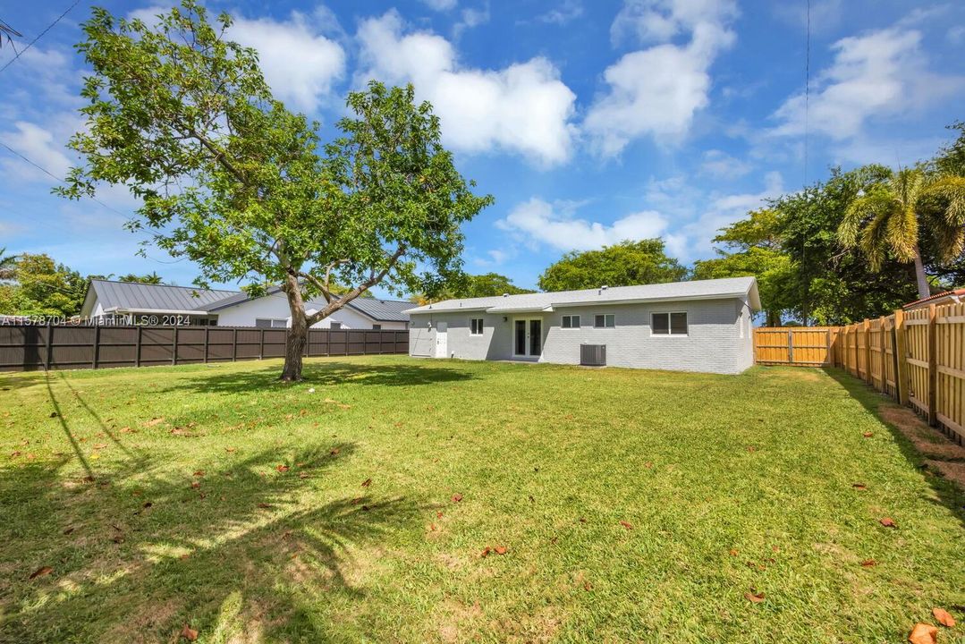 Recently Rented: $3,350 (3 beds, 2 baths, 1100 Square Feet)