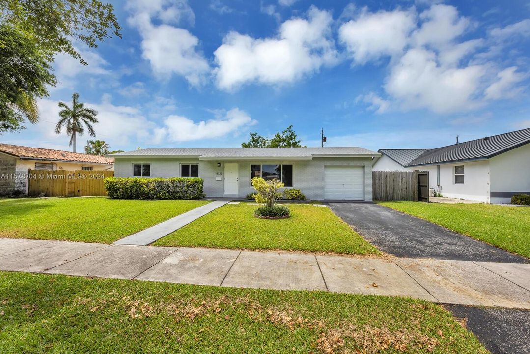 Recently Rented: $3,350 (3 beds, 2 baths, 1100 Square Feet)