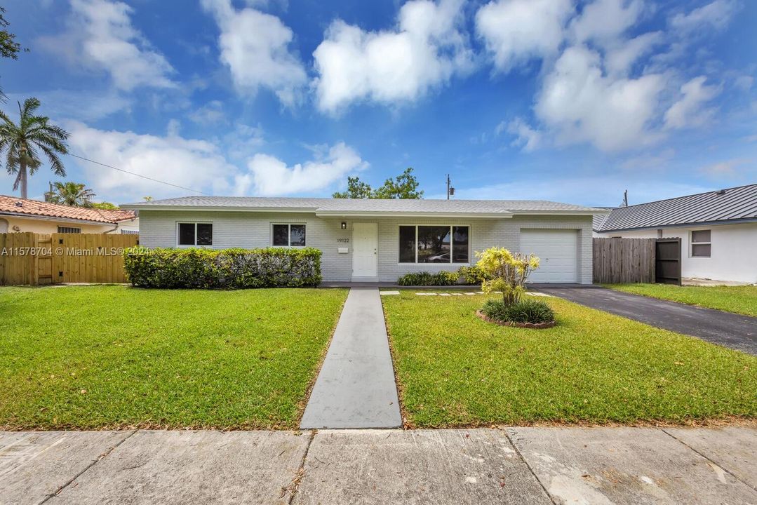 Recently Rented: $3,350 (3 beds, 2 baths, 1100 Square Feet)