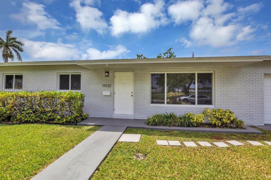 Recently Rented: $3,350 (3 beds, 2 baths, 1100 Square Feet)