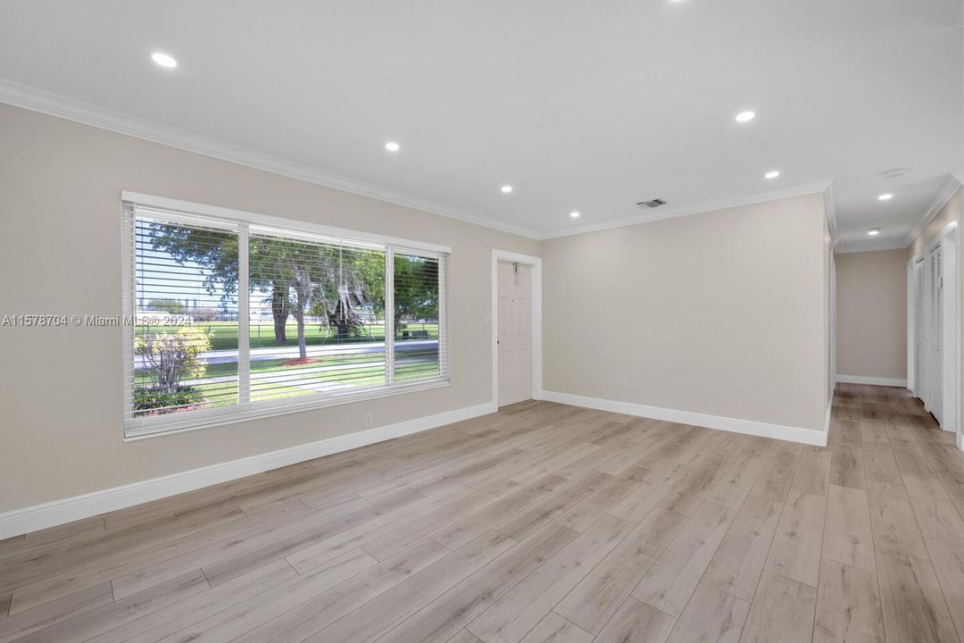 Recently Rented: $3,350 (3 beds, 2 baths, 1100 Square Feet)