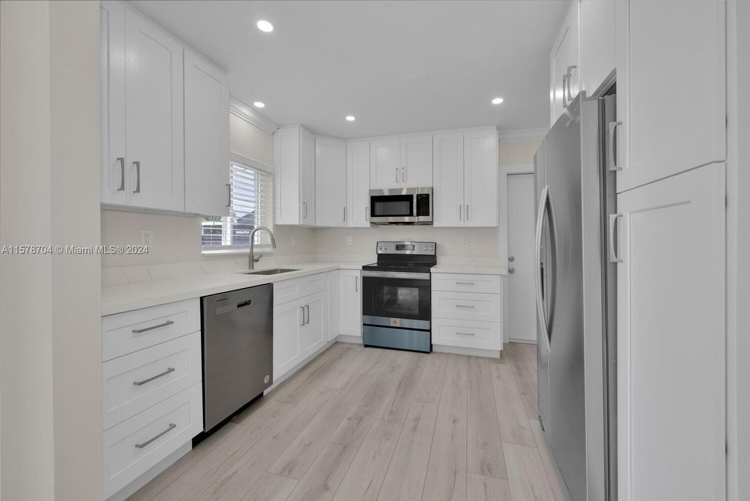 Recently Rented: $3,350 (3 beds, 2 baths, 1100 Square Feet)