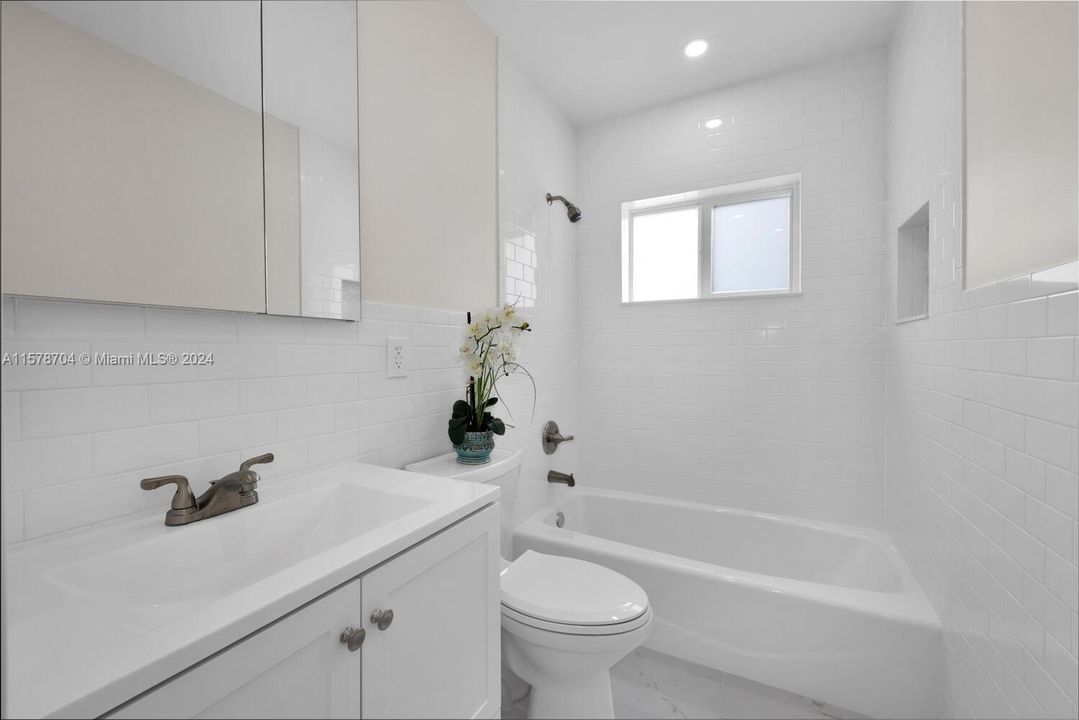 Recently Rented: $3,350 (3 beds, 2 baths, 1100 Square Feet)