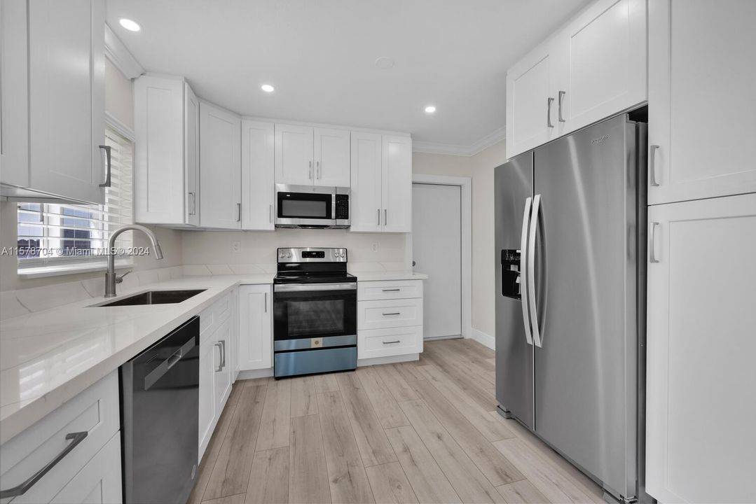 Recently Rented: $3,350 (3 beds, 2 baths, 1100 Square Feet)