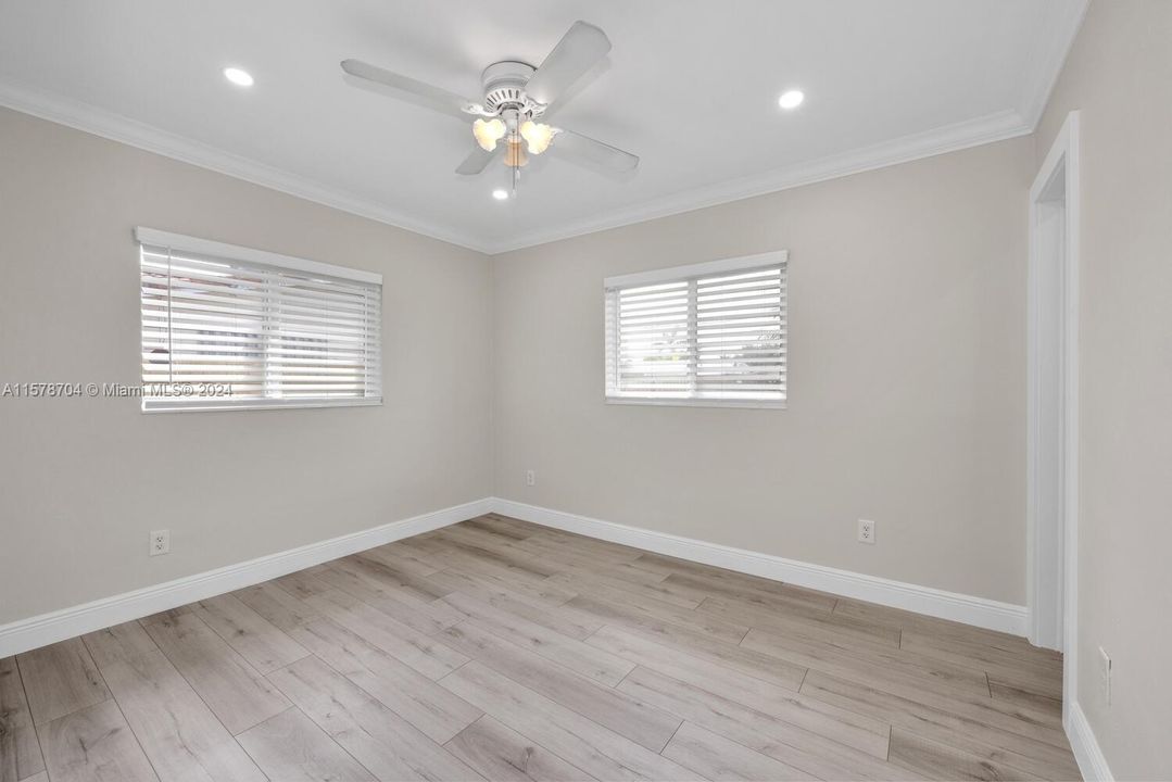 Recently Rented: $3,350 (3 beds, 2 baths, 1100 Square Feet)