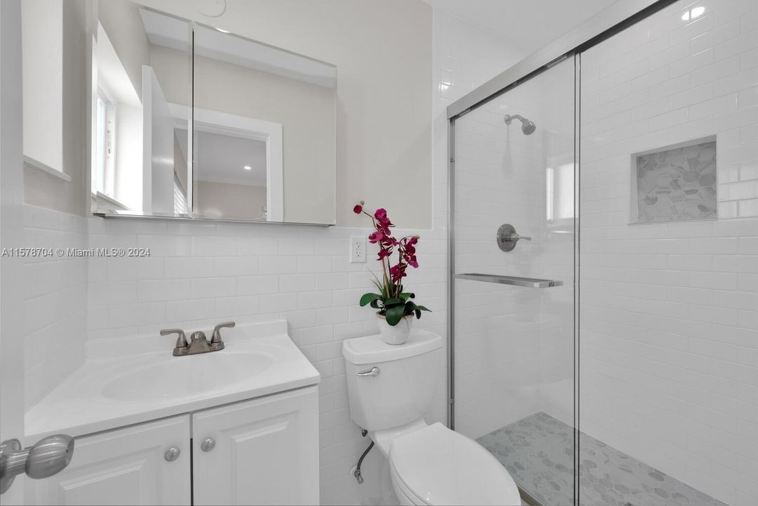 Recently Rented: $3,350 (3 beds, 2 baths, 1100 Square Feet)