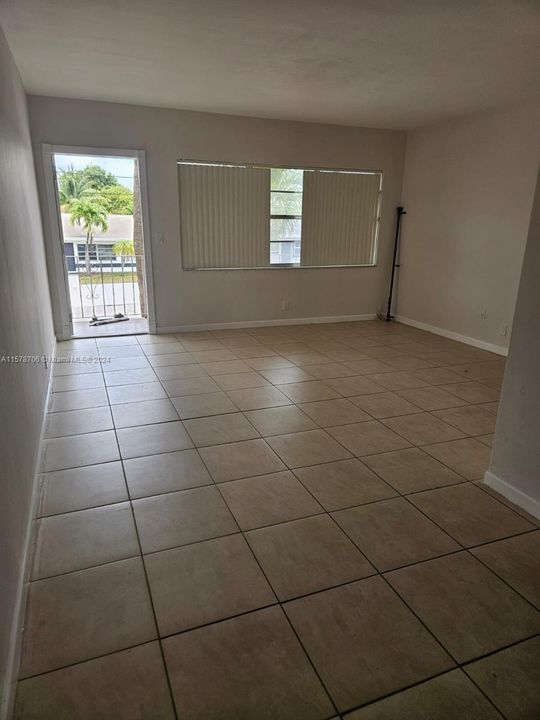 For Rent: $1,600 (1 beds, 1 baths, 580 Square Feet)