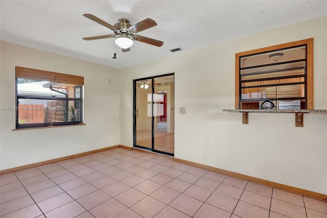 Active With Contract: $355,000 (3 beds, 2 baths, 1572 Square Feet)