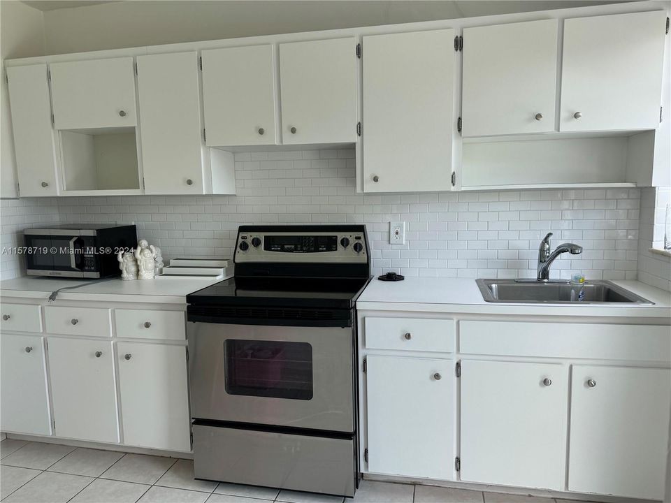 For Rent: $3,500 (3 beds, 1 baths, 1045 Square Feet)