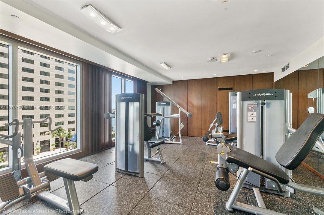 Active With Contract: $3,200 (1 beds, 1 baths, 868 Square Feet)