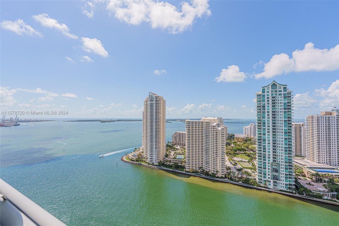 Active With Contract: $3,200 (1 beds, 1 baths, 868 Square Feet)