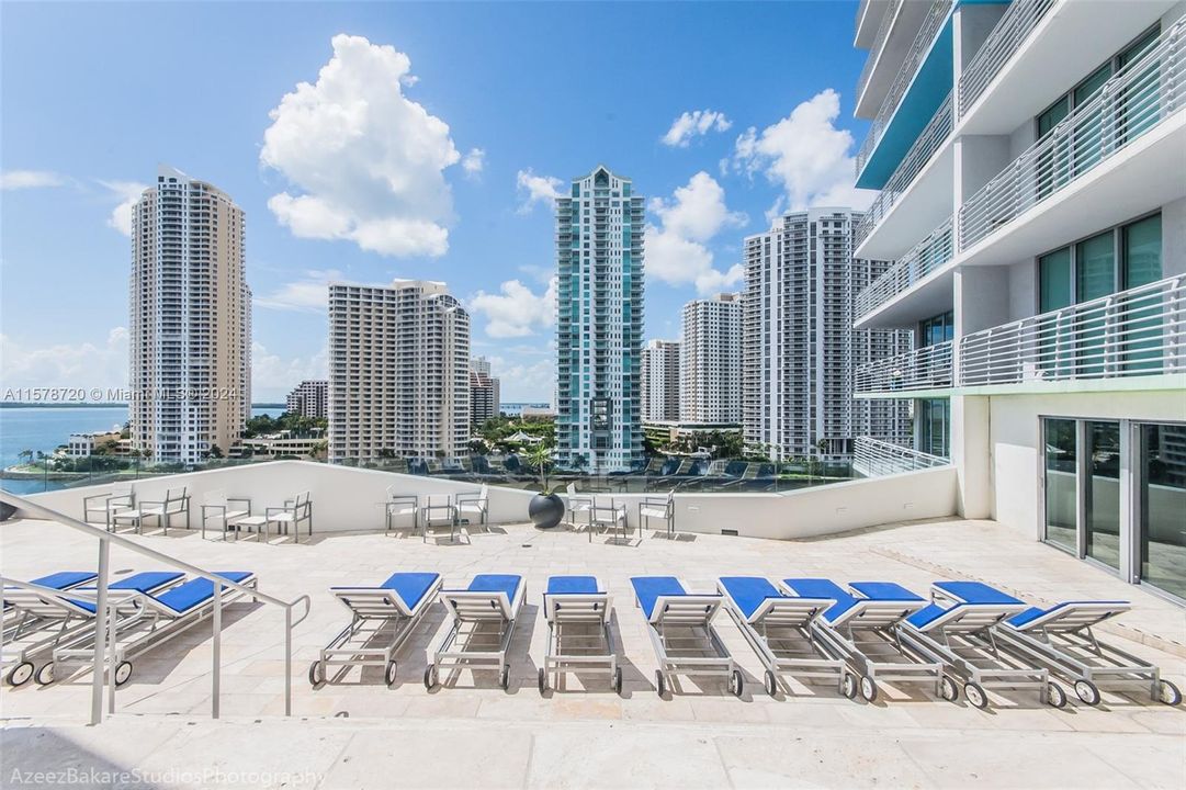 Active With Contract: $3,200 (1 beds, 1 baths, 868 Square Feet)