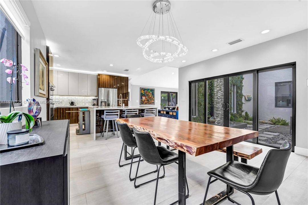 Recently Sold: $1,050,000 (3 beds, 3 baths, 2496 Square Feet)