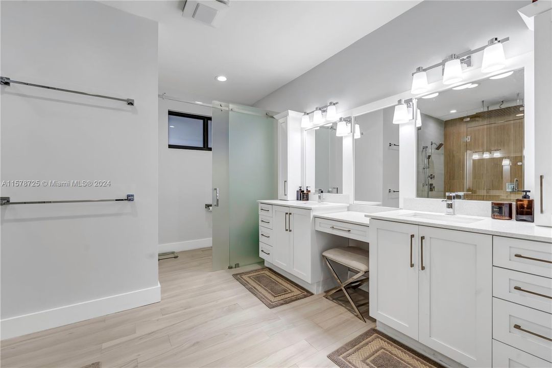 Active With Contract: $1,050,000 (3 beds, 3 baths, 2496 Square Feet)