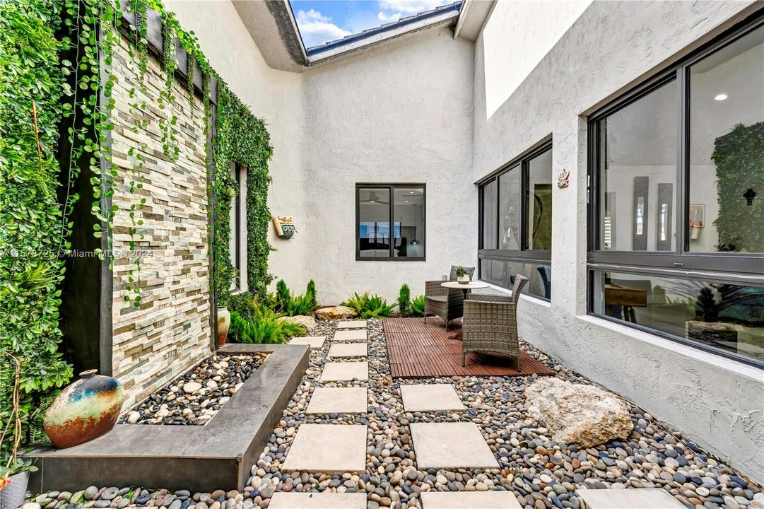 Recently Sold: $1,050,000 (3 beds, 3 baths, 2496 Square Feet)