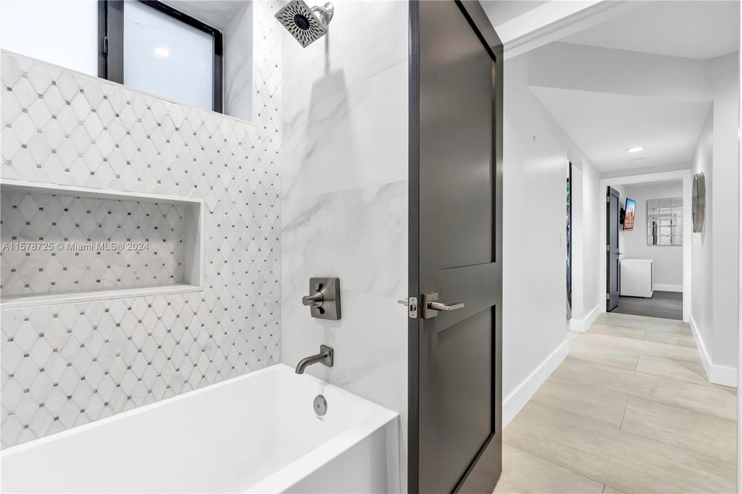 Active With Contract: $1,050,000 (3 beds, 3 baths, 2496 Square Feet)