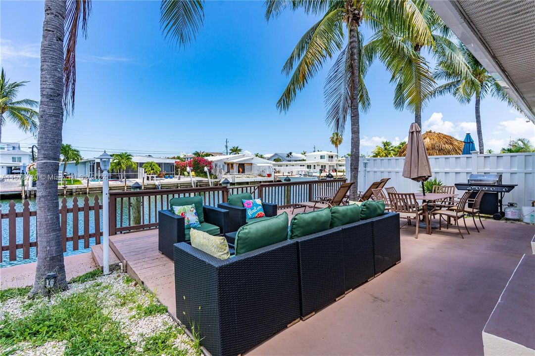 For Sale: $1,395,000 (3 beds, 2 baths, 1563 Square Feet)