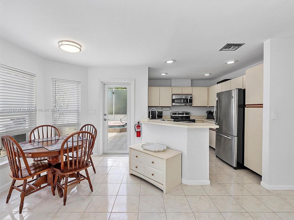 Active With Contract: $3,950 (4 beds, 2 baths, 2133 Square Feet)