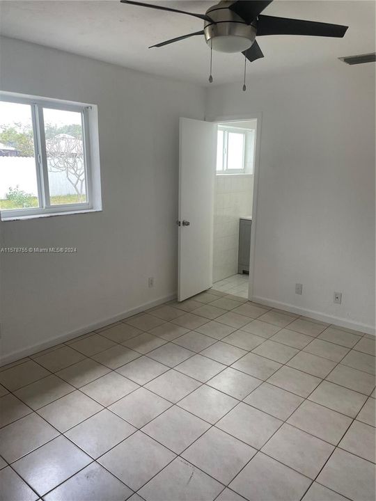 Recently Rented: $975 (1 beds, 1 baths, 125 Square Feet)