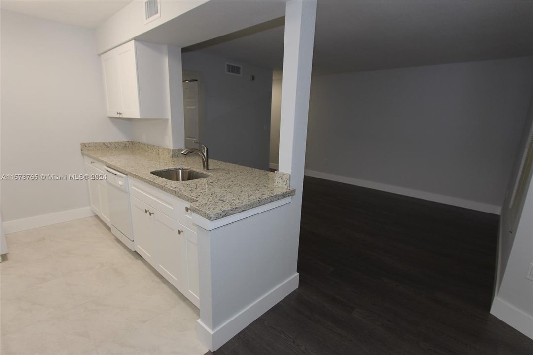 For Rent: $1,750 (1 beds, 1 baths, 834 Square Feet)