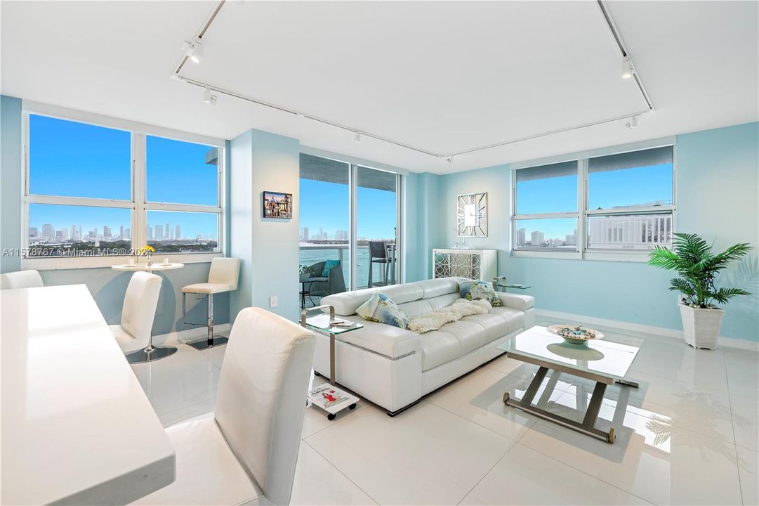 For Sale: $1,550,000 (2 beds, 2 baths, 1147 Square Feet)