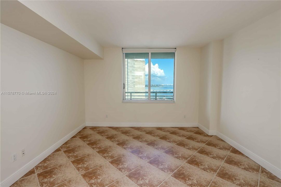 For Rent: $3,000 (1 beds, 1 baths, 846 Square Feet)
