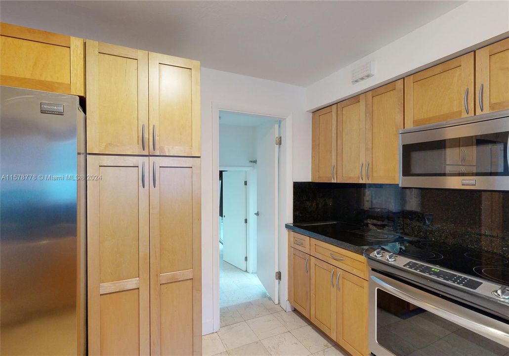Active With Contract: $4,950 (3 beds, 2 baths, 1500 Square Feet)