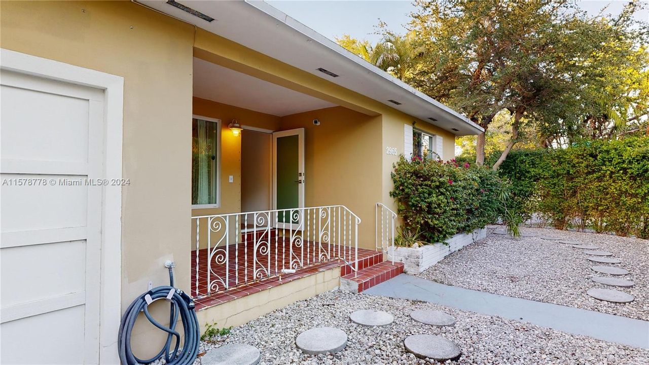 Active With Contract: $4,950 (3 beds, 2 baths, 1500 Square Feet)