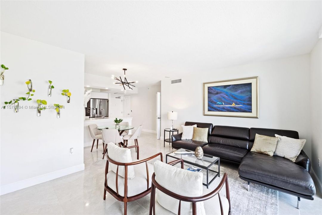 For Sale: $749,000 (2 beds, 2 baths, 1080 Square Feet)
