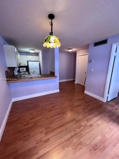 For Rent: $2,250 (1 beds, 1 baths, 485 Square Feet)