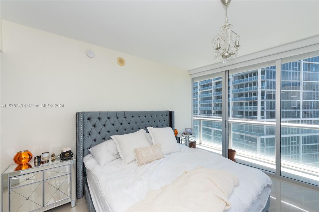 Recientemente alquilado: $4,900 (2 camas, 2 baños, 1012 Pies cuadrados)