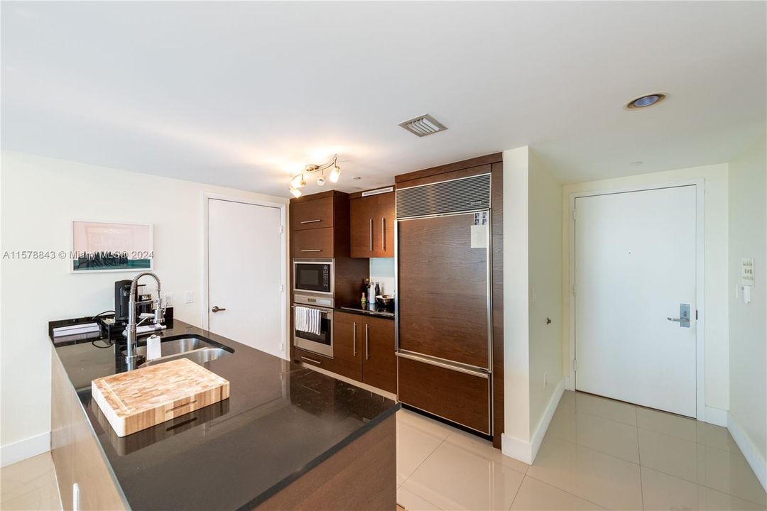 Recientemente alquilado: $4,900 (2 camas, 2 baños, 1012 Pies cuadrados)