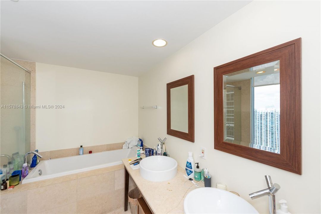 Recientemente alquilado: $4,900 (2 camas, 2 baños, 1012 Pies cuadrados)