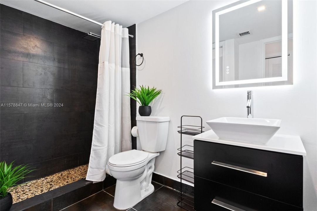 For Sale: $499,000 (2 beds, 2 baths, 1270 Square Feet)