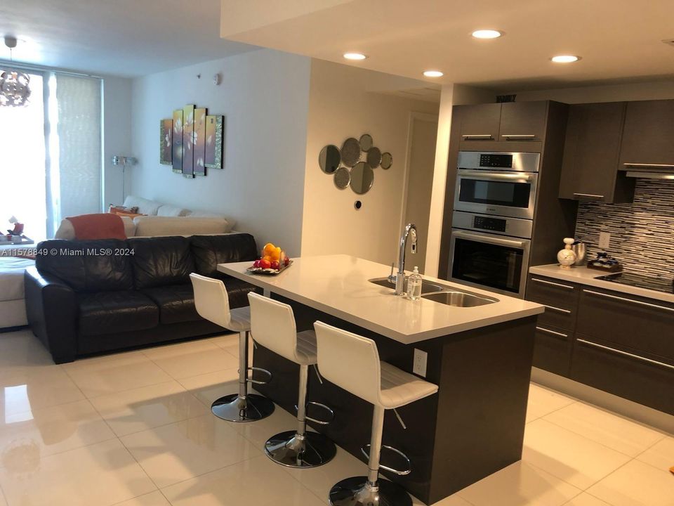 For Rent: $3,100 (2 beds, 2 baths, 1130 Square Feet)
